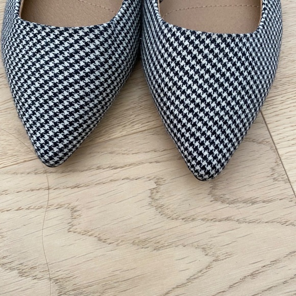 Tahari Pointed Toe Flats - Picture 2 of 3